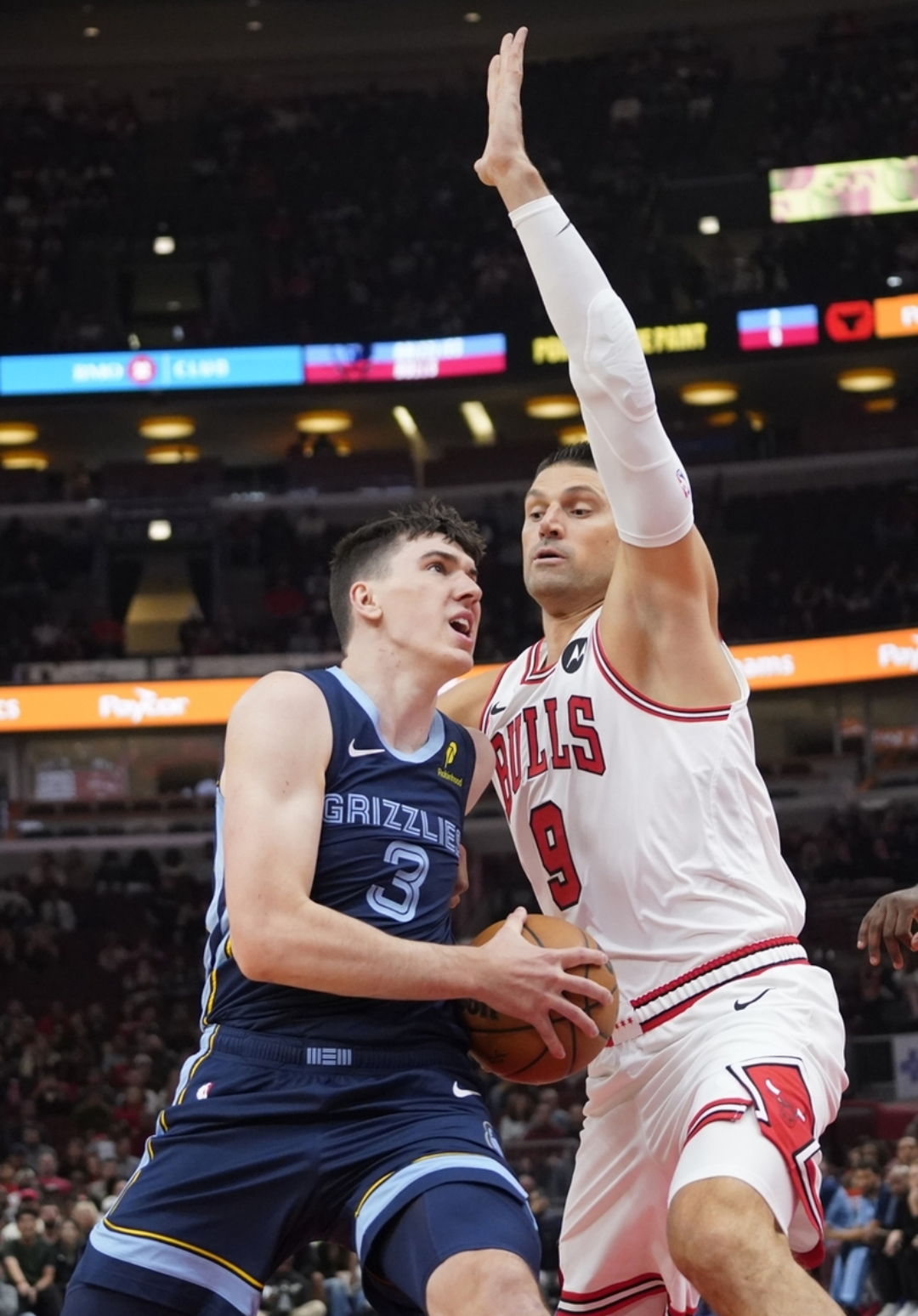 独行侠险胜灰熊，拉文高光表现